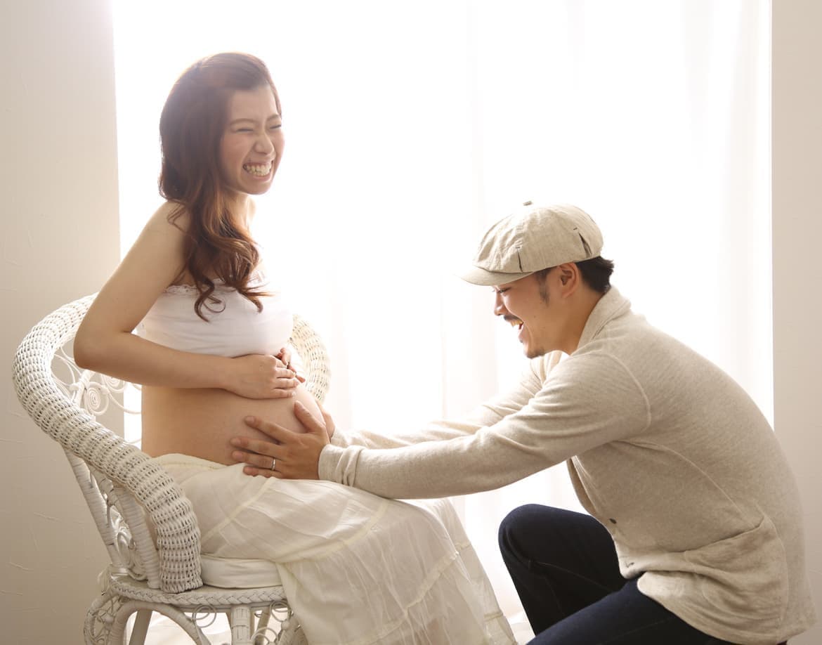 福井越前市のスタジオで撮ったパパとママのマタニティフォト