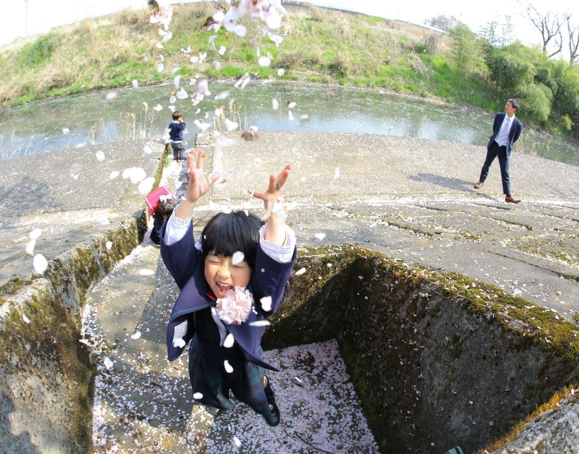 福井越前市の桜の時期にお外で撮った入学式の記念写真
