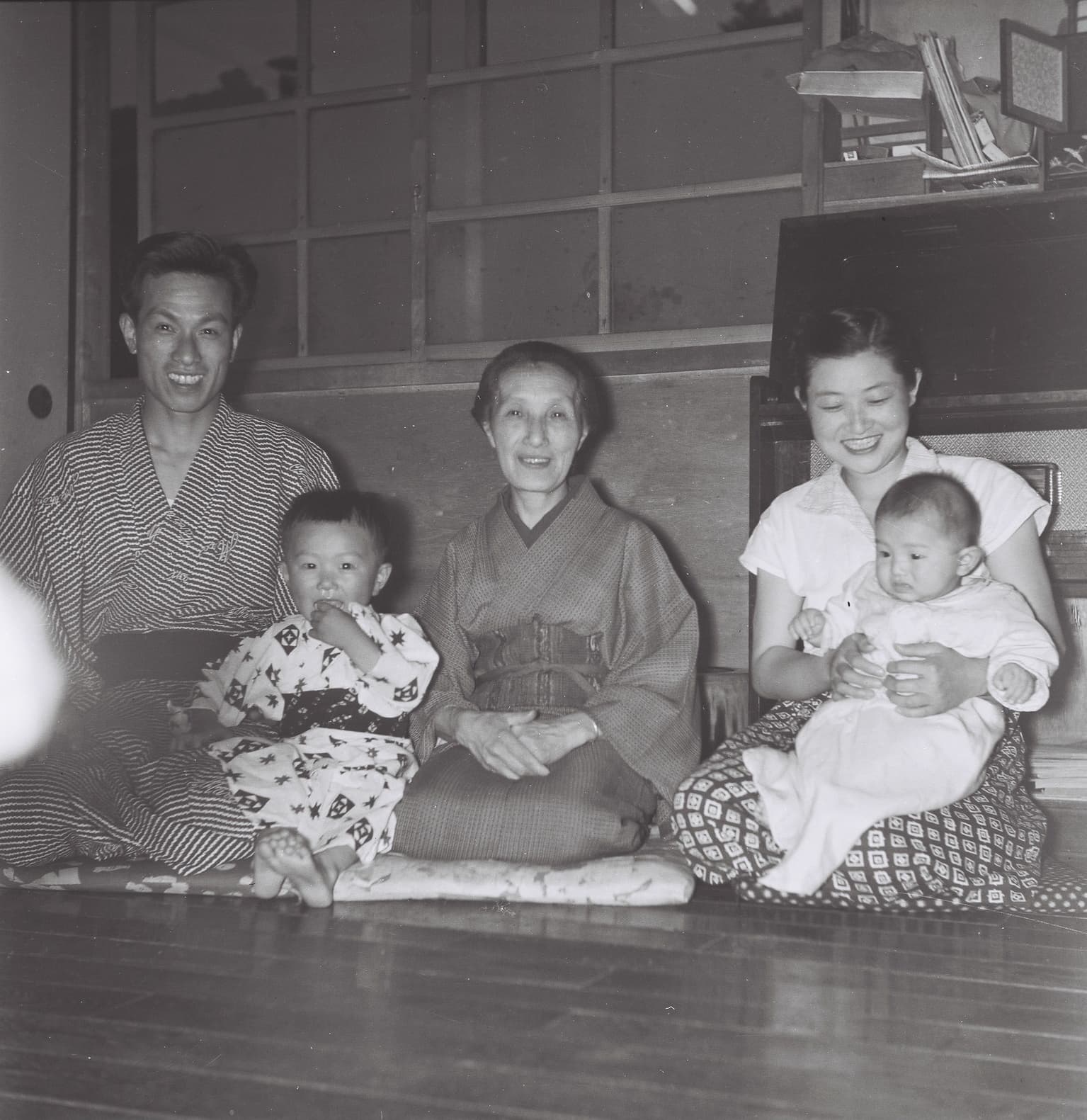 大切にしてる60年昔の家族の白黒写真