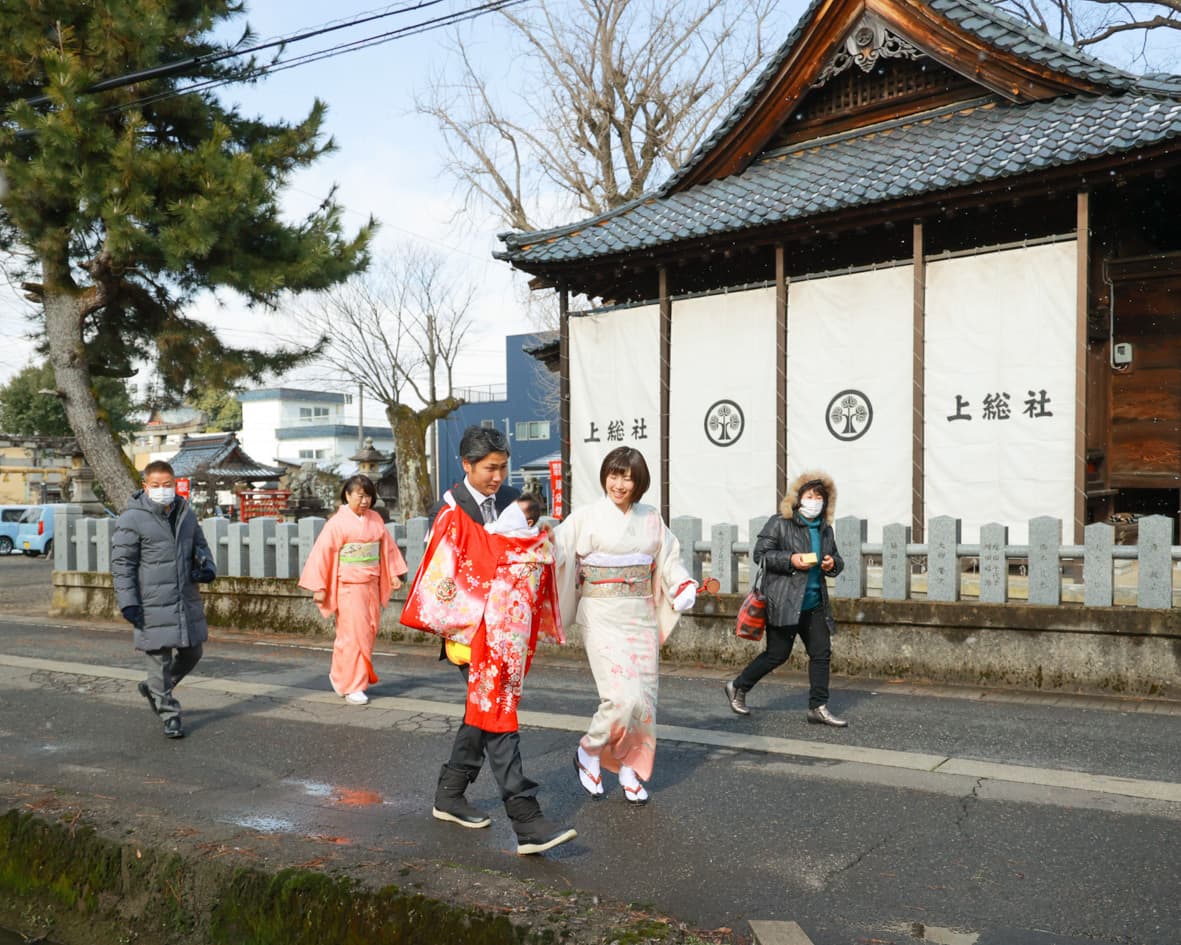 上総社でのお宮参りの家族写真