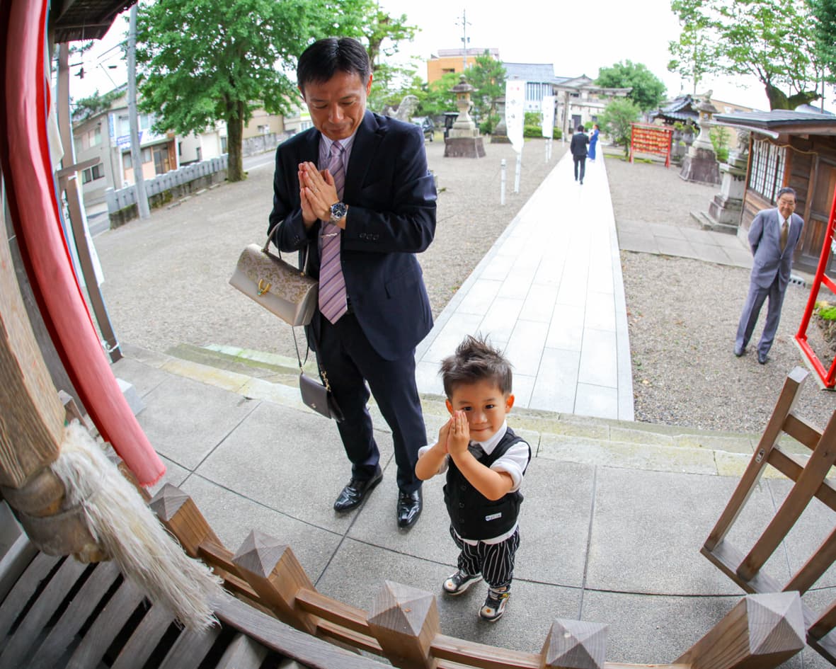 上総社でのお宮参りの親子