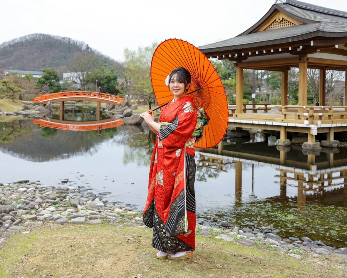 式部公園で撮った二十歳の振袖の女の子