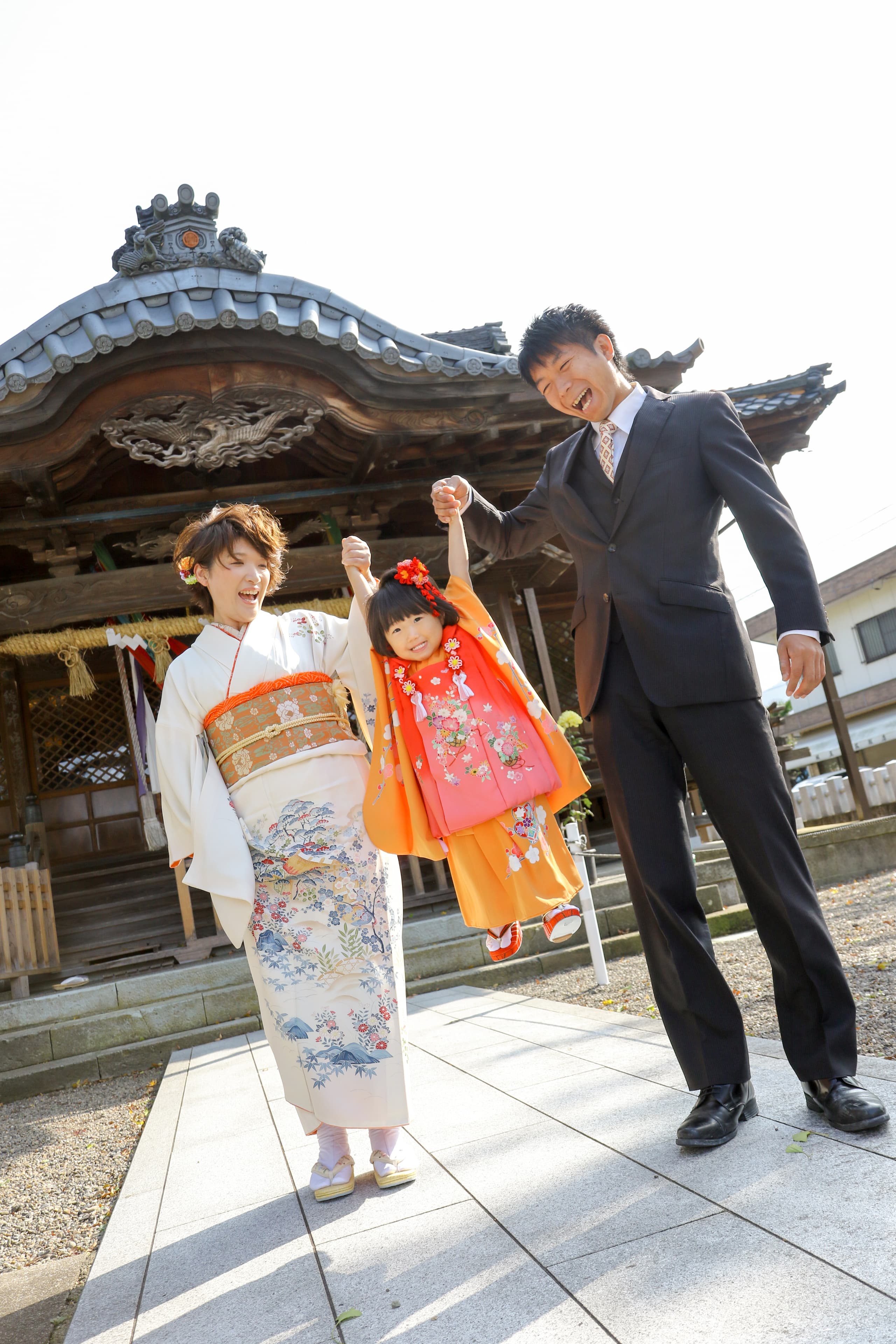 福井アオバフォトのカメラマンが撮った神社での七五三の写真