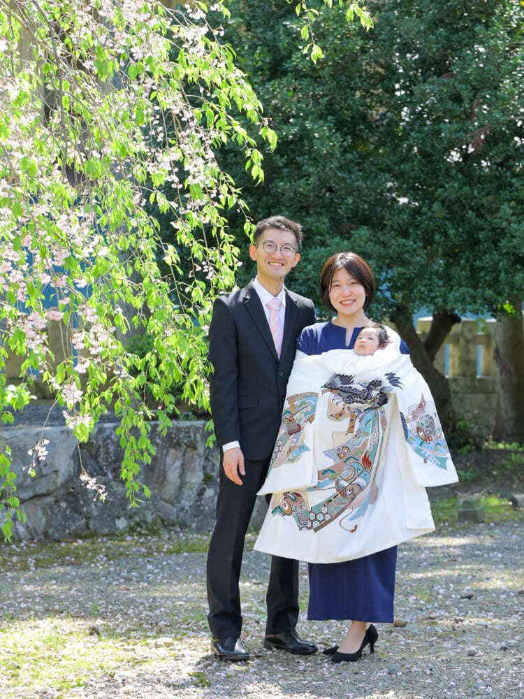 お宮参りの赤ちゃんの家族写真